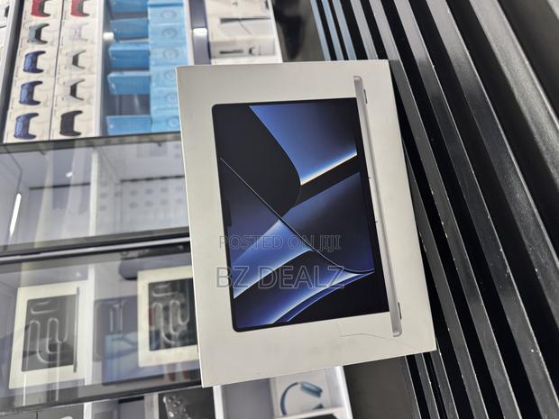 New Laptop Apple MacBook Pro 32GB Apple M2 Ultra SSD 1T
