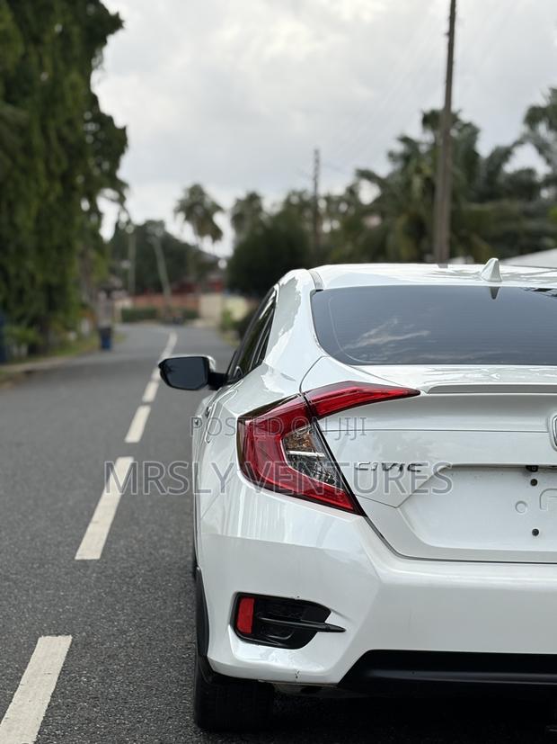 Honda Civic Touring 4dr Sedan (1.5L 4cyl) 2016 White