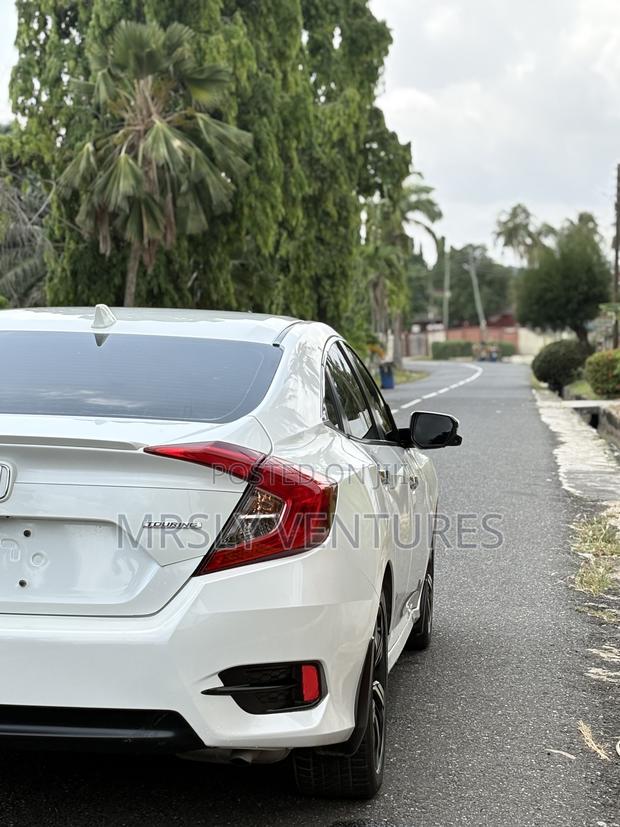 Honda Civic Touring 4dr Sedan (1.5L 4cyl) 2016 White