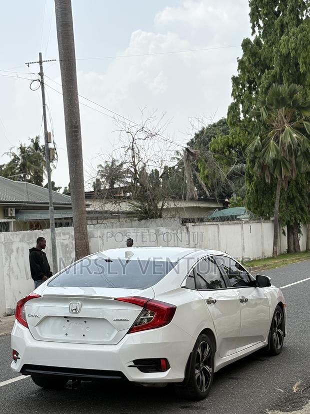 Honda Civic Touring 4dr Sedan (1.5L 4cyl) 2016 White