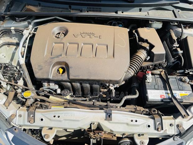 Toyota Corolla LE 4dr Sedan (1.8L 4cyl CVT) 2015 Silver