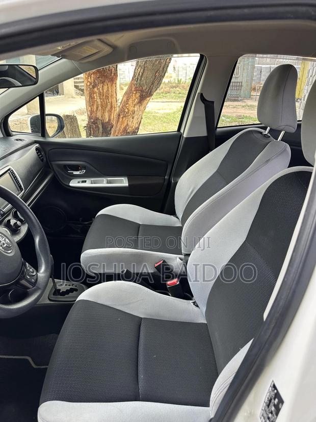Toyota Vitz 2015 White photo 8