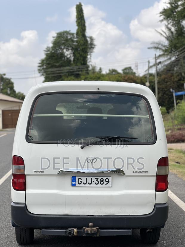 Toyota HiAce 2012 White