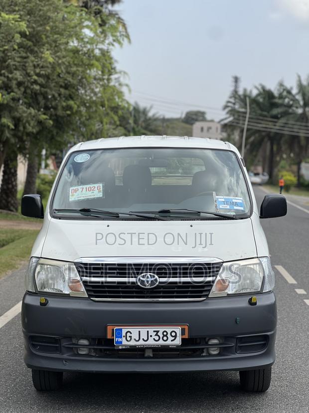 Toyota HiAce 2012 White