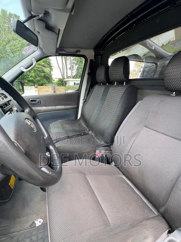 Toyota HiAce 2012 White