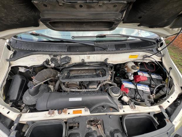 Toyota HiAce 2012 White