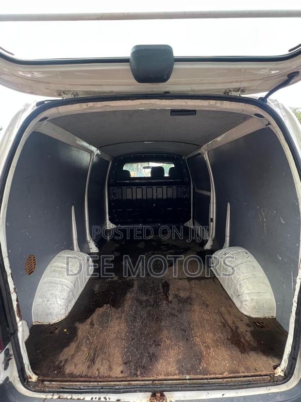 Toyota HiAce 2012 White