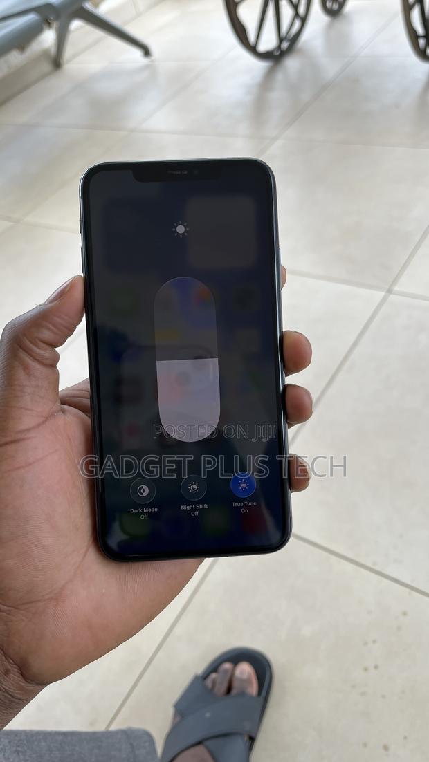 Apple iPhone 11 Pro Max 64 GB Black photo 2