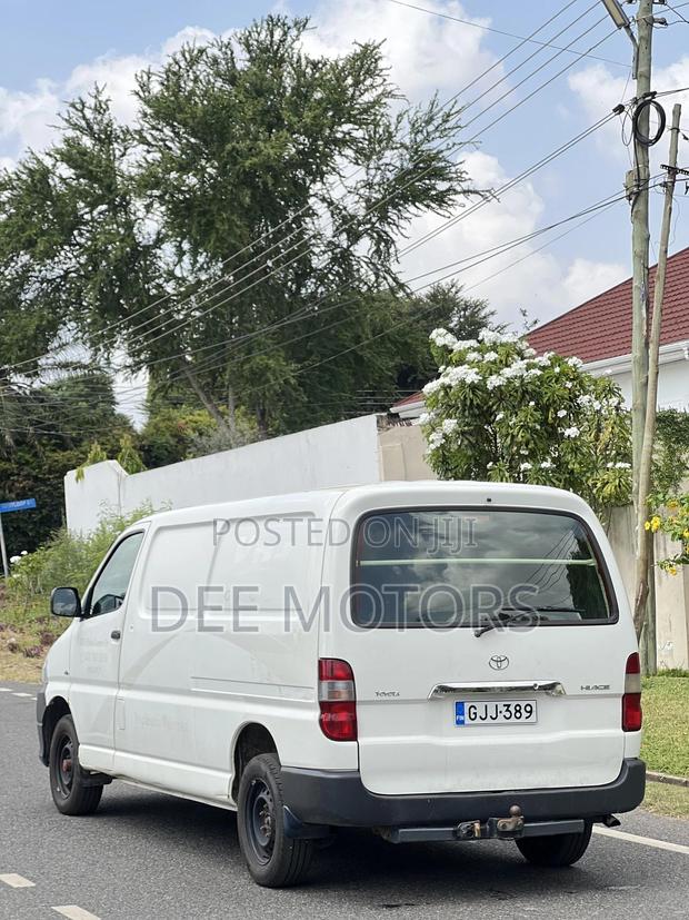 Toyota HiAce 2012 White