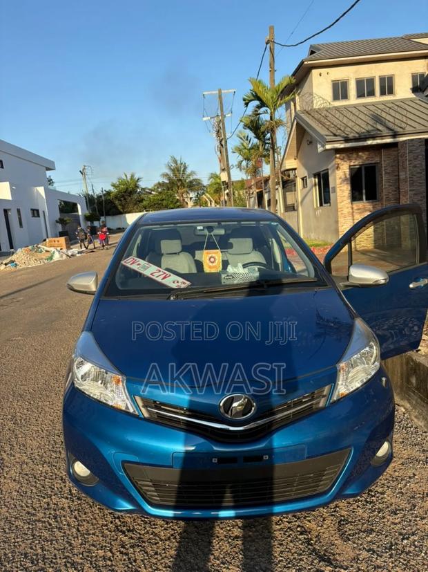 Toyota Vitz 1.5 FWD 3dr 2013 Blue