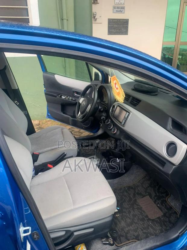 Toyota Vitz 1.5 FWD 3dr 2013 Blue photo 5