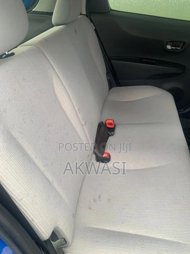 Toyota Vitz 1.5 FWD 3dr 2013 Blue photo 6