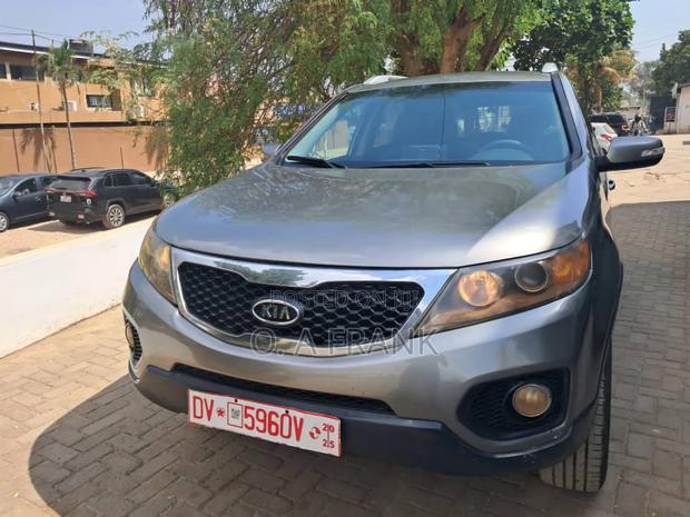 Kia Sorento LX 2011 Gray