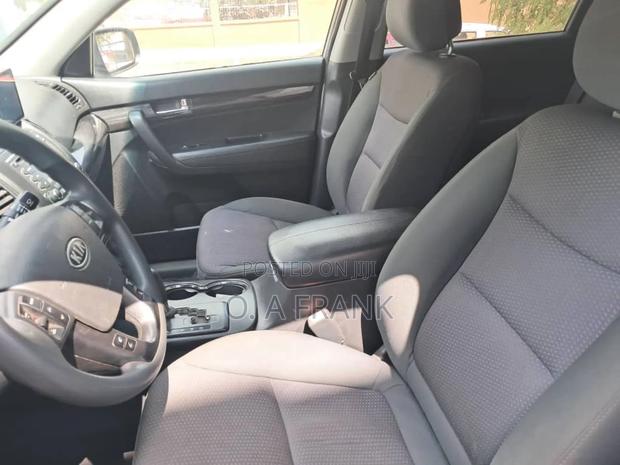 Kia Sorento LX 2011 Gray