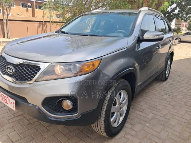 Kia Sorento LX 2011 Gray