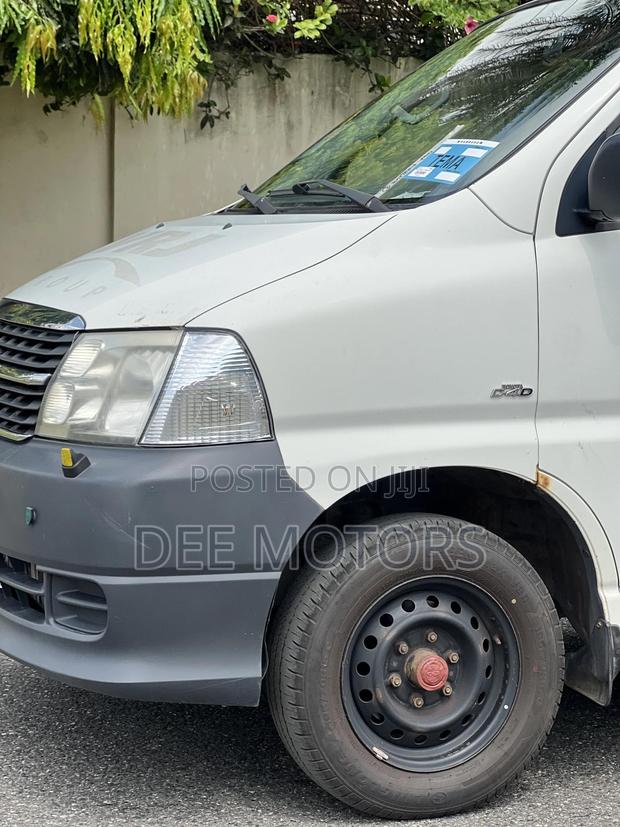 Toyota HiAce 2012 White