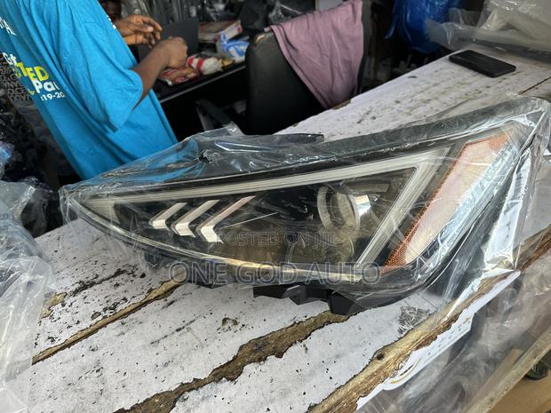 Hyundai Elantra 2019,2020,2021, Headlight photo 2