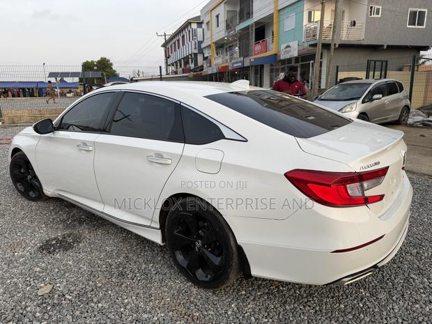 Honda Accord Touring 2018 White
