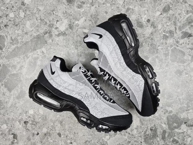 Nike Air Max 95 – Black Silver Mesh Sneakers