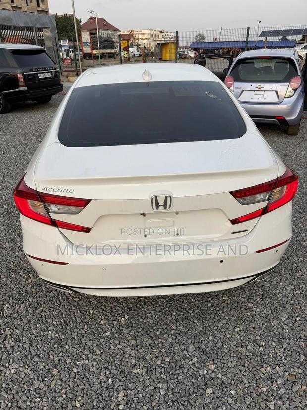 Honda Accord Touring 2018 White