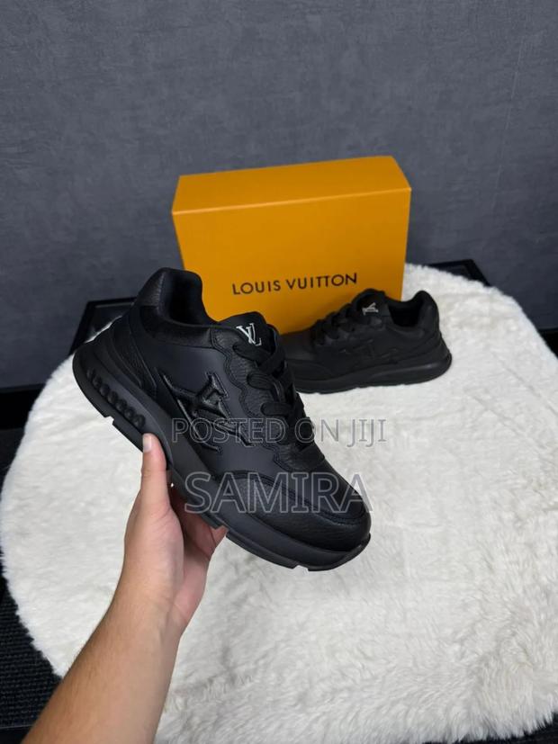 Louis Vuitton Low-Top Sneakers – Premium Designer Style (Unisex) photo 4
