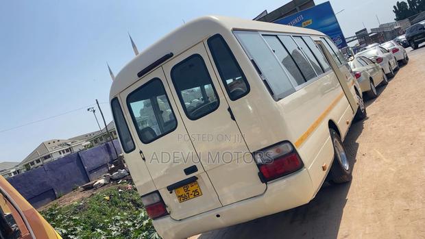 Toyota Coaster 2013 Yellow photo 5
