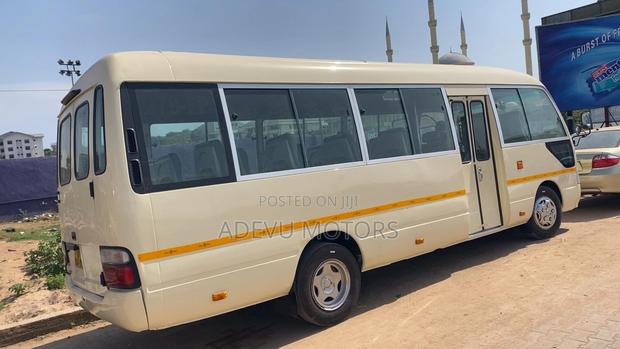 Toyota Coaster 2013 Yellow photo 3