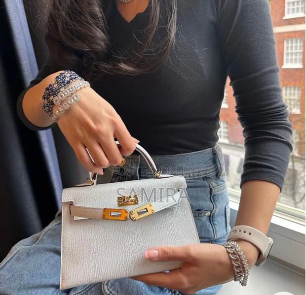 Elegant Mini Top-Handle Handbag – Classic Luxury Style photo 2