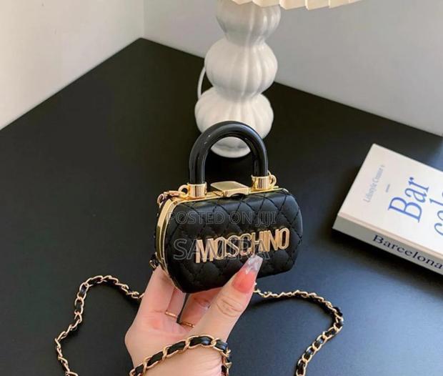 Elegant Mini Top-Handle Handbag – Classic Luxury Style photo 3