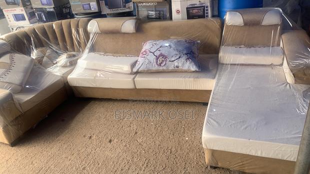 Adjustable C Shape With a Beautiful Material · Photo 2
