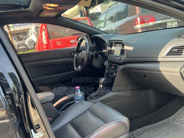 Hyundai Elantra Sport Sedan FWD (1.6L 4cyl 6M) 2017 Black