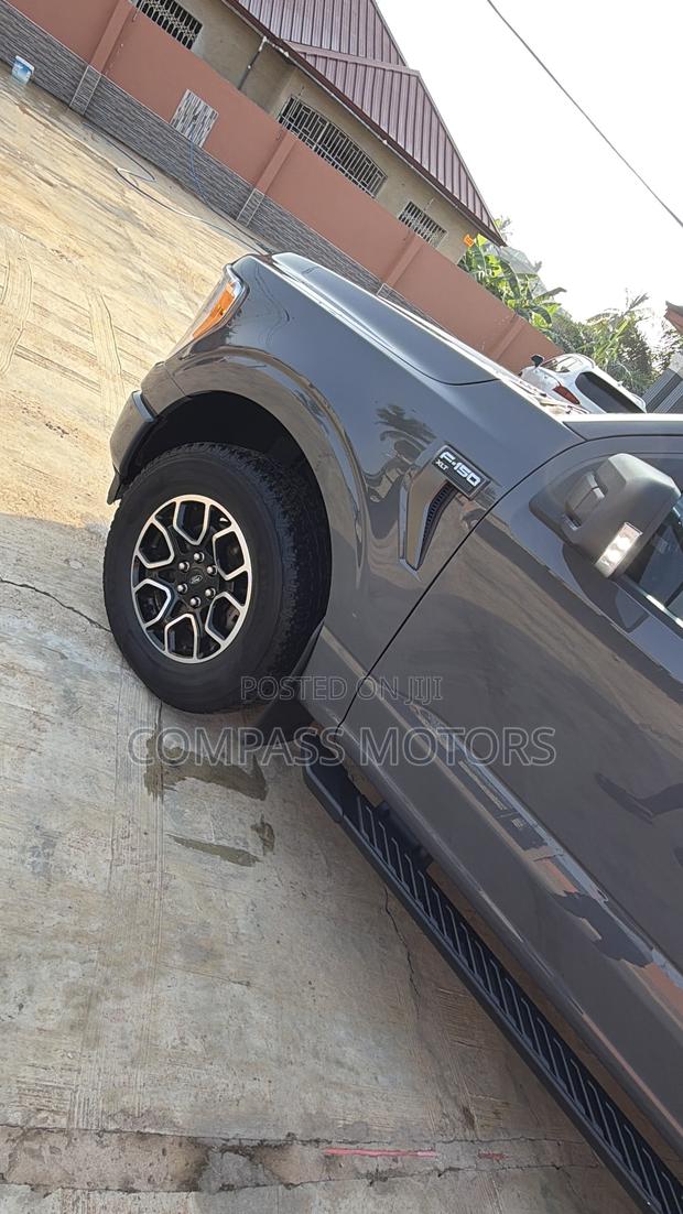 Ford F-150 XLT 2021 Gray