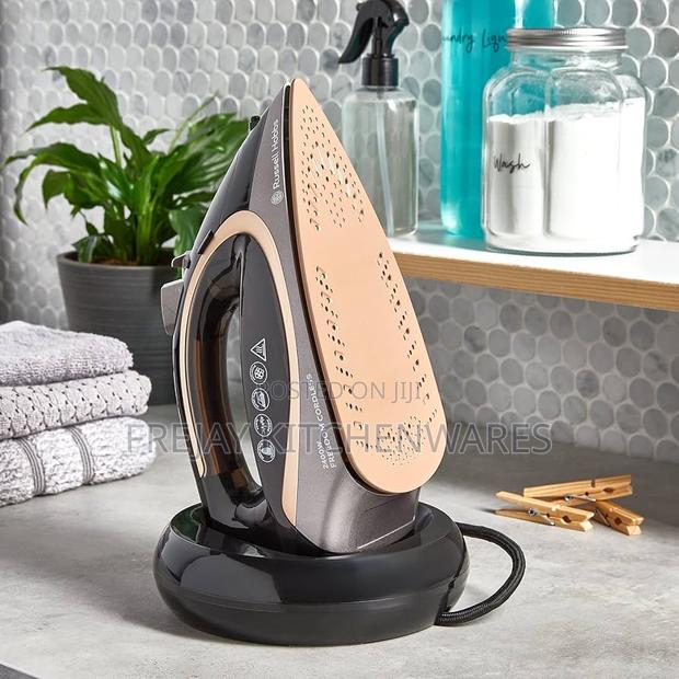 Russell Hobbs Freedom Cordless Iron photo 2