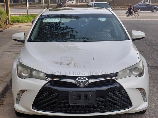 Toyota Camry XSE 4dr Sedan (2.5l 4cyl 6A) 2016 Off white