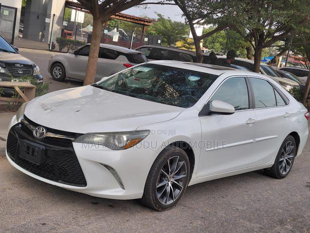 Toyota Camry XSE 4dr Sedan (2.5l 4cyl 6A) 2016 Off white