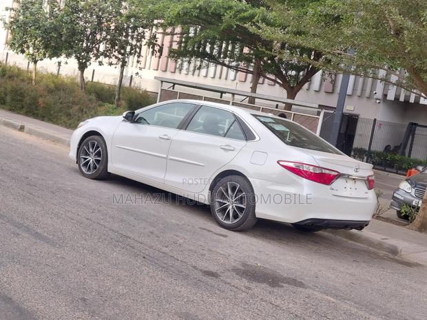 Toyota Camry XSE 4dr Sedan (2.5l 4cyl 6A) 2016 Off white
