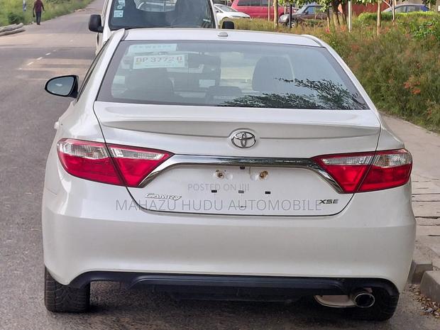 Toyota Camry XSE 4dr Sedan (2.5l 4cyl 6A) 2016 Off white