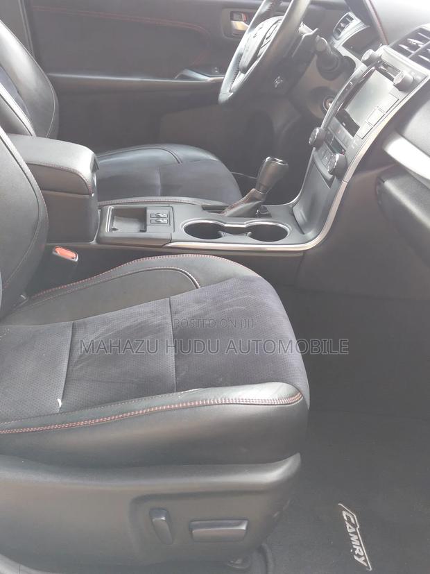 Toyota Camry XSE 4dr Sedan (2.5l 4cyl 6A) 2016 Off white