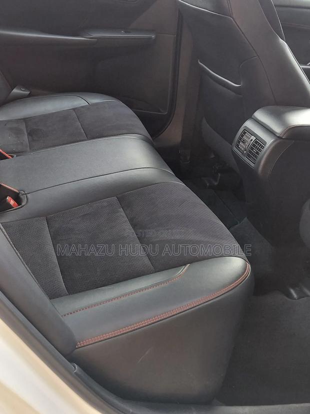 Toyota Camry XSE 4dr Sedan (2.5l 4cyl 6A) 2016 Off white