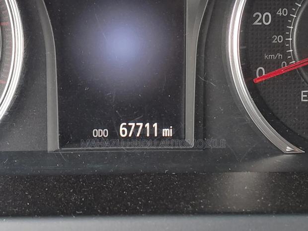 Toyota Camry XSE 4dr Sedan (2.5l 4cyl 6A) 2016 Off white