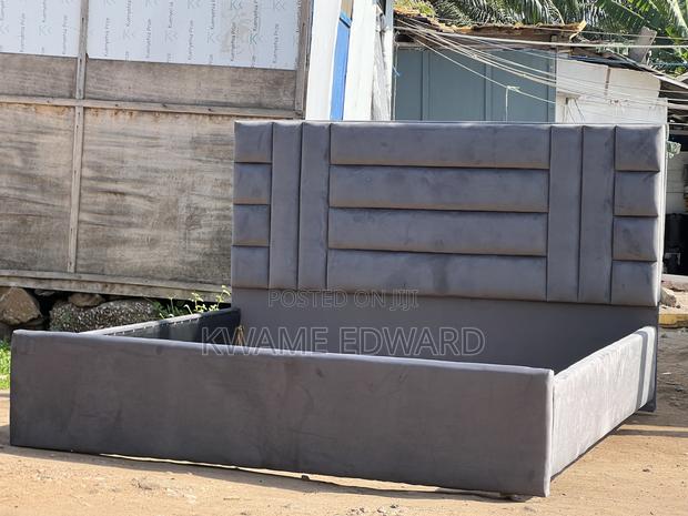 Turkeys Queen Size Bed Frame · Photo 2
