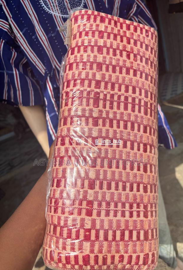 Handwoven Northern Kente · Photo 4