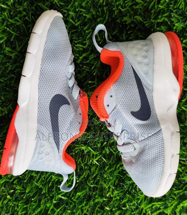 Trendy Kids Nike Air Snickers Size 21 photo 2