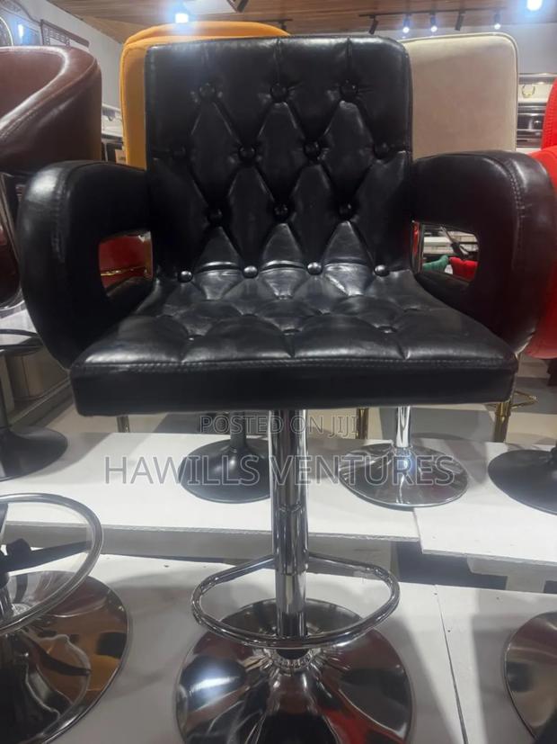 Executive Hight Bar Stool · Photo 2