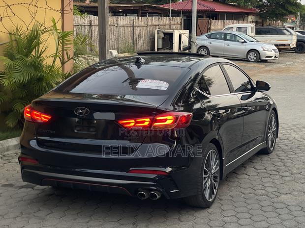 Hyundai Elantra Sport Sedan FWD (1.6L 4cyl 6M) 2017 Black