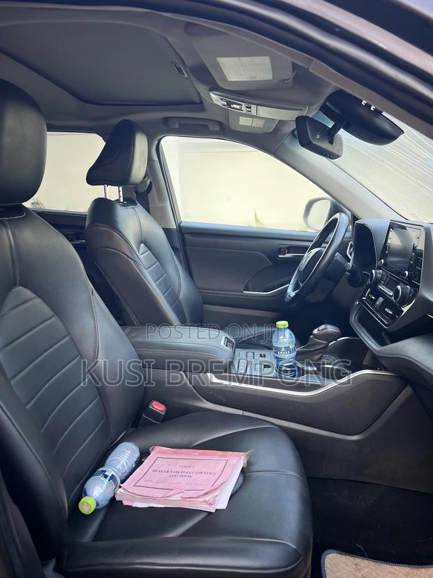 Toyota Highlander XLE 2021 Gray