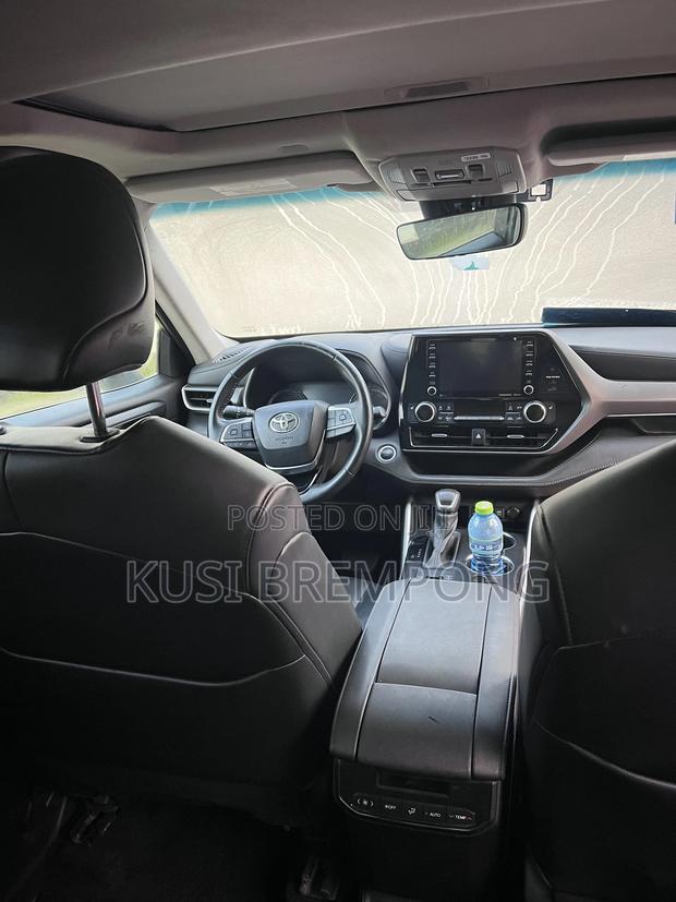 Toyota Highlander XLE 2021 Gray