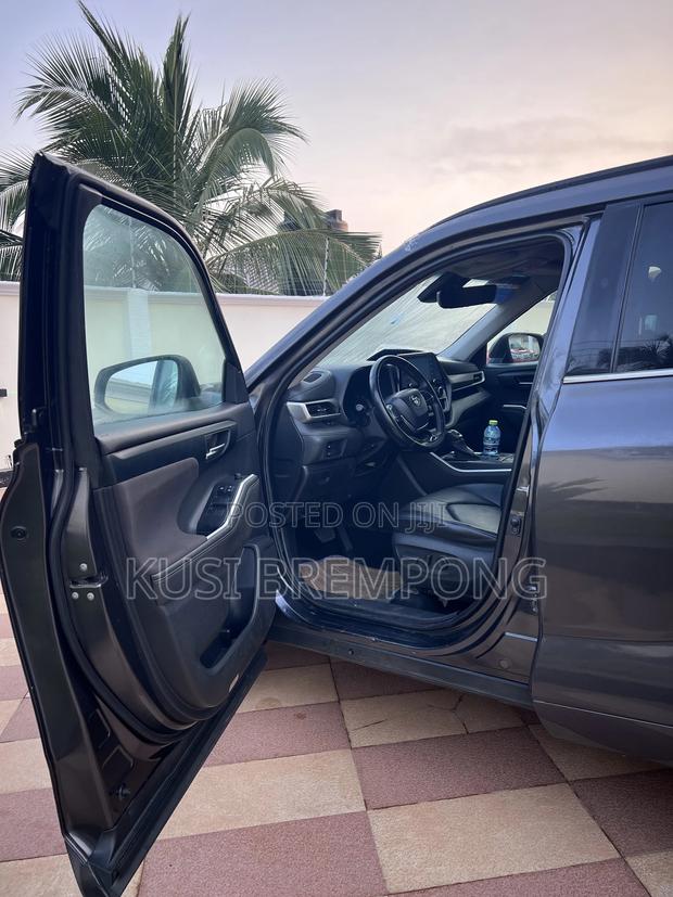 Toyota Highlander XLE 2021 Gray