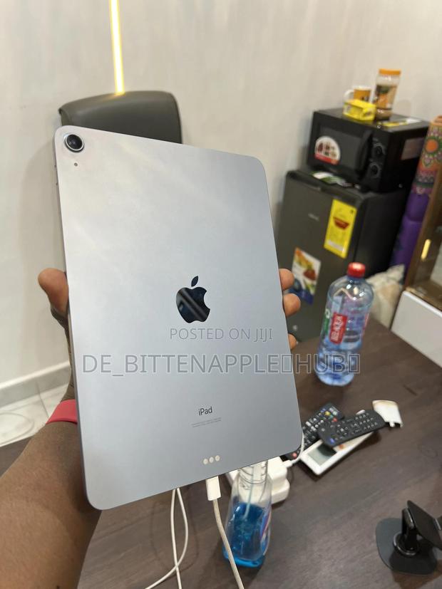 Apple iPad 10.2 (2020) 64 GB Gray photo 2