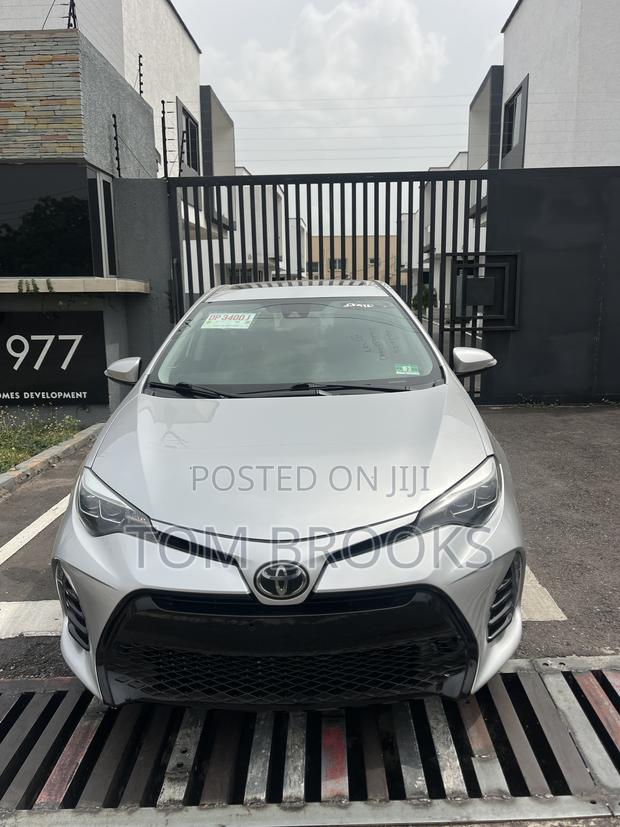 Toyota Corolla SE (1.8L 4cyl 2A) 2018 Silver